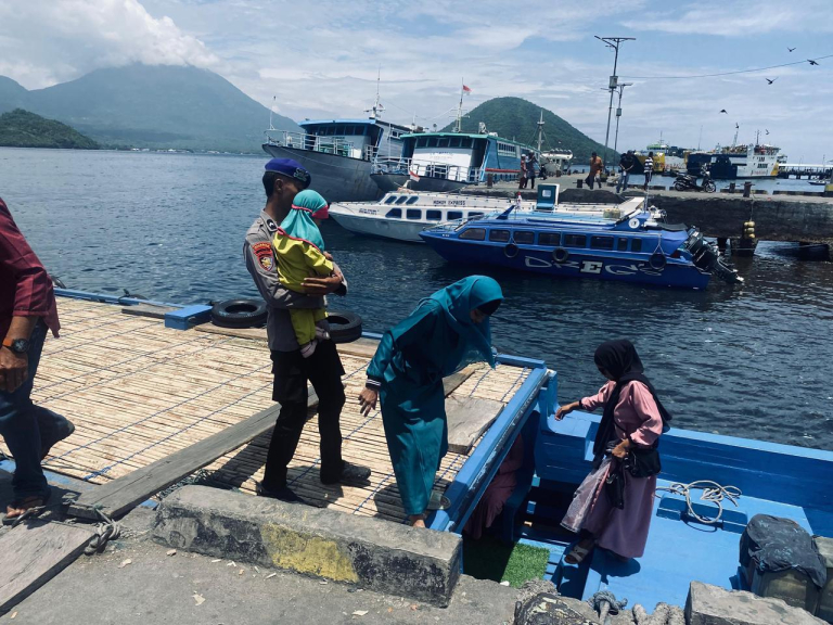 Polairud Polda Malut Gelar Patroli di Dermaga Bastiong