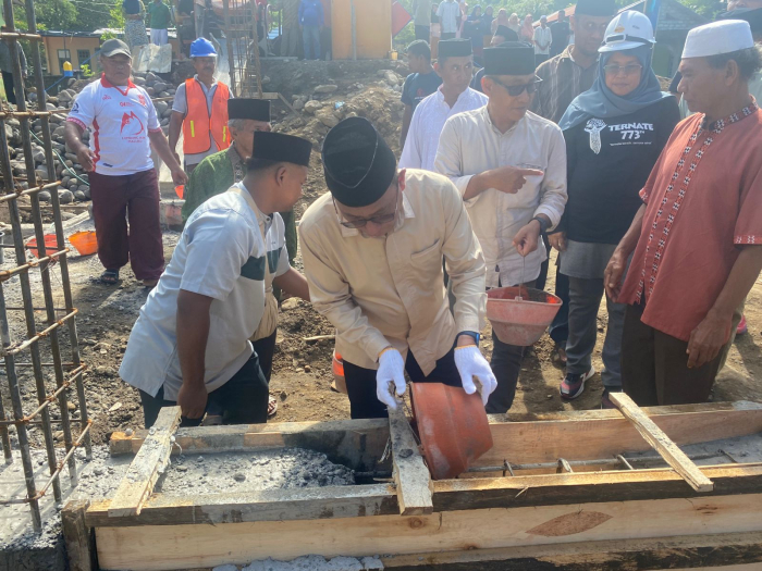 Wali Kota Ternate Pimpin Pengecoran Masjid Al Yaqinul Haq, Kelurahan Afe-Taduma
