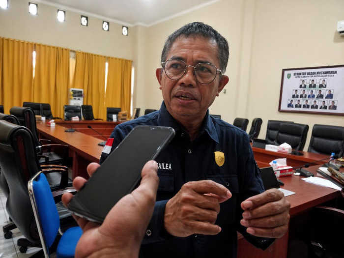 Dexlite Mahal, Sopir Truk Pelabuhan Sanana Naikan Ongkos Angkutan