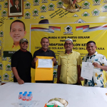 Klaim Didukung Sembilan DPD, Anjas Taher Ambil Formulir Calon Ketua Golkar Malut
