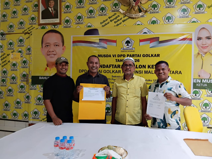 Klaim Didukung Sembilan DPD, Anjas Taher Ambil Formulir Calon Ketua Golkar Malut