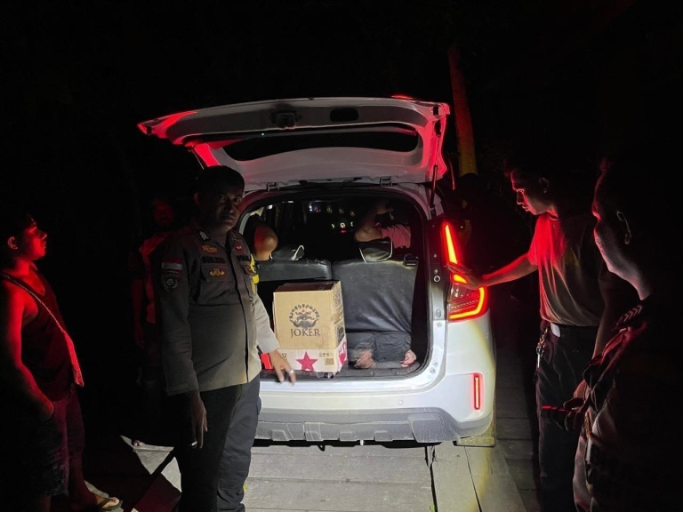 Razia Malam Polsek Patani Temukan Belasan Botol Miras Diselundupkan