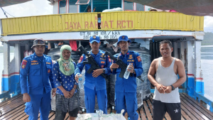 Ratusan Botol Miras Selundupan dari Bitung Disita Anggota Polairud Kepulauan Sula