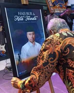 Besok, Jenazah Mantan Wali Kota Haji Bur Tiba di Ternate