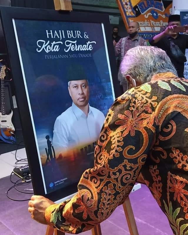 Besok, Jenazah Mantan Wali Kota Haji Bur Tiba di Ternate