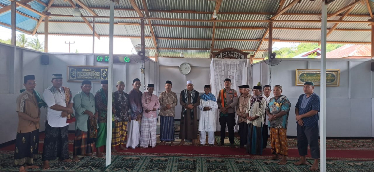 Kapolsek Patani Safari Jumat di Desa Loman